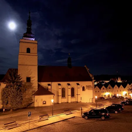 Homestay V Zameckem Stylu Na Namesti Republiky Horsovsky Tyn